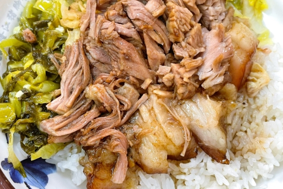 豬腳飯隆江最正宗的做法：從選材到烹飪，廚仟藝教您做出地道美味！