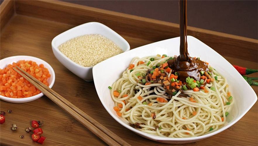 熱干面的正宗做法和配方，教你從小攤到餐廳開起來！