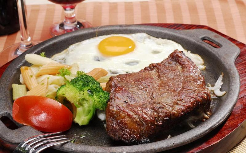 擺攤做牛排賺錢嗎？在哪里可以學(xué)到最正宗的技術(shù)？