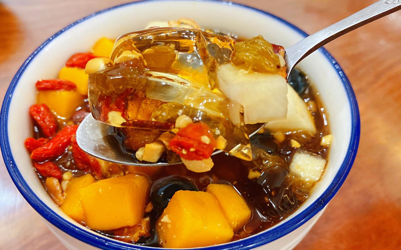 揭秘高校食堂暴利美食：95后靠這3類小吃月入10萬