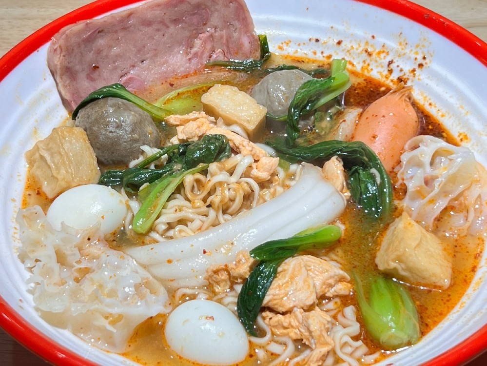 正宗麻辣燙技術(shù)培訓(xùn)去哪學(xué)？學(xué)會(huì)這些技巧，開(kāi)店創(chuàng)業(yè)走得更遠(yuǎn)！