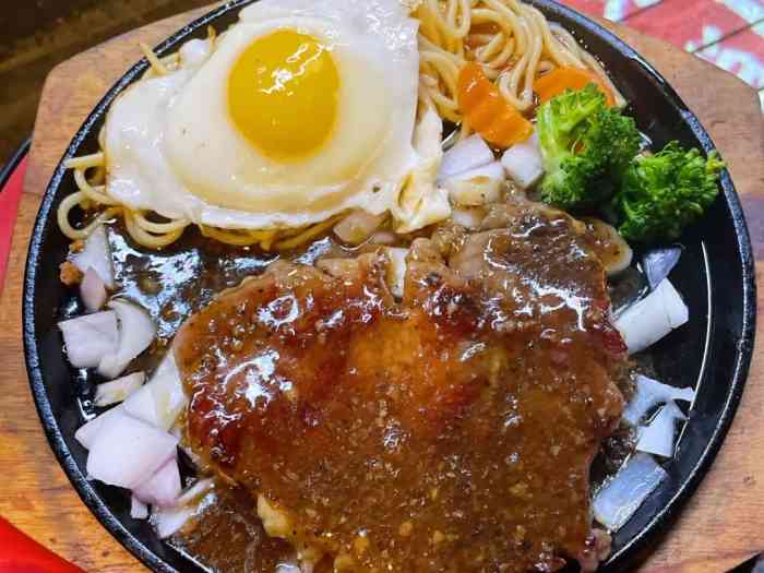 地攤牛排哪里學?餐飲行業5大培訓真相曝光,選擇不當可能讓你“虧”大了!