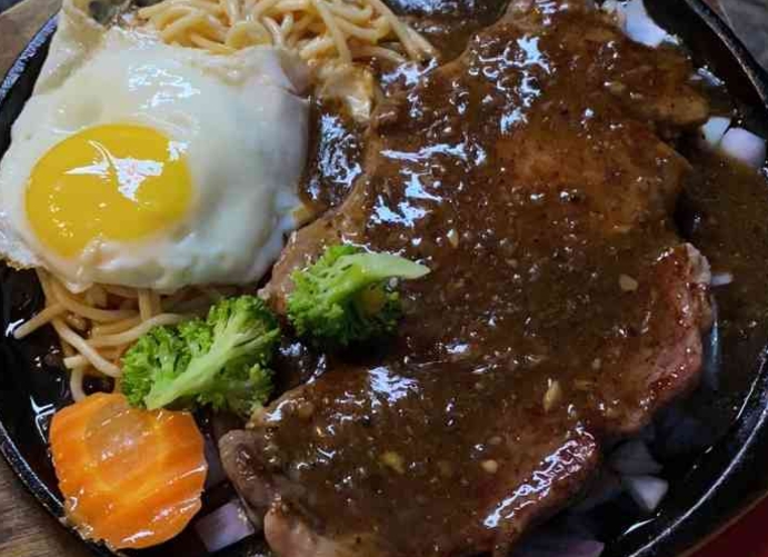 地攤牛排哪里學?餐飲行業5大培訓真相曝光,選擇不當可能讓你“虧”大了!