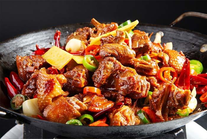 新手開干鍋雞店避坑指南！技術(shù)培訓(xùn)如何選擇？3個(gè)關(guān)鍵讓你少走彎路！