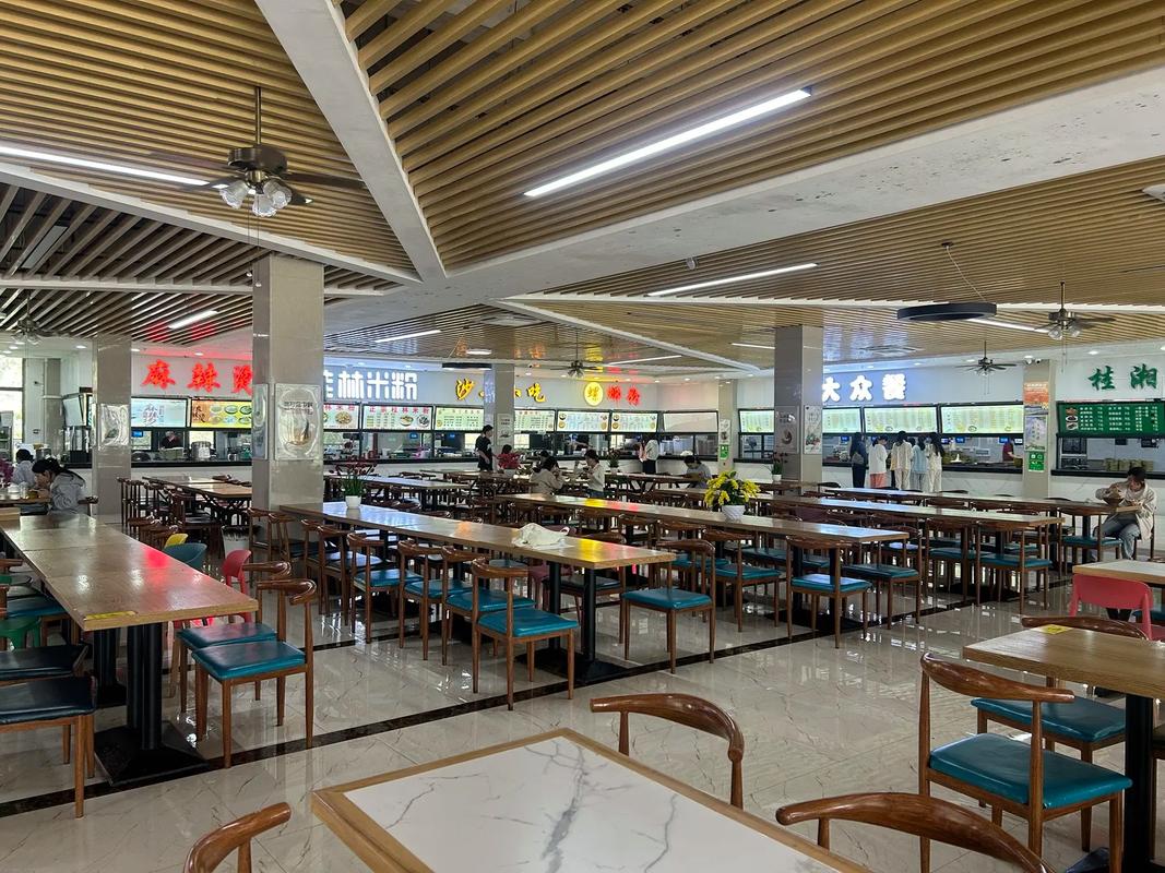 2025大學食堂檔口做什么比較好?這3大品類穩賺不賠,千萬別選錯!