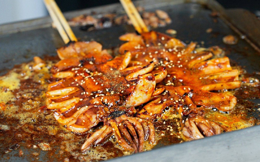 2025年鐵板魷魚創業火爆！哪里學最好？選對培訓，成就你的美食夢！