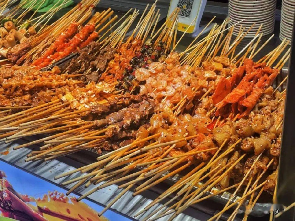 麻辣燙串串香擺地攤，一天能賺多少錢？3大關鍵點決定生意火爆與否！