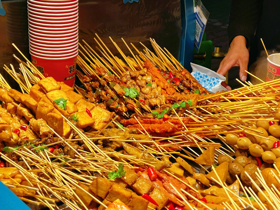 麻辣燙串串香擺地攤，一天能賺多少錢？3大關鍵點決定生意火爆與否！