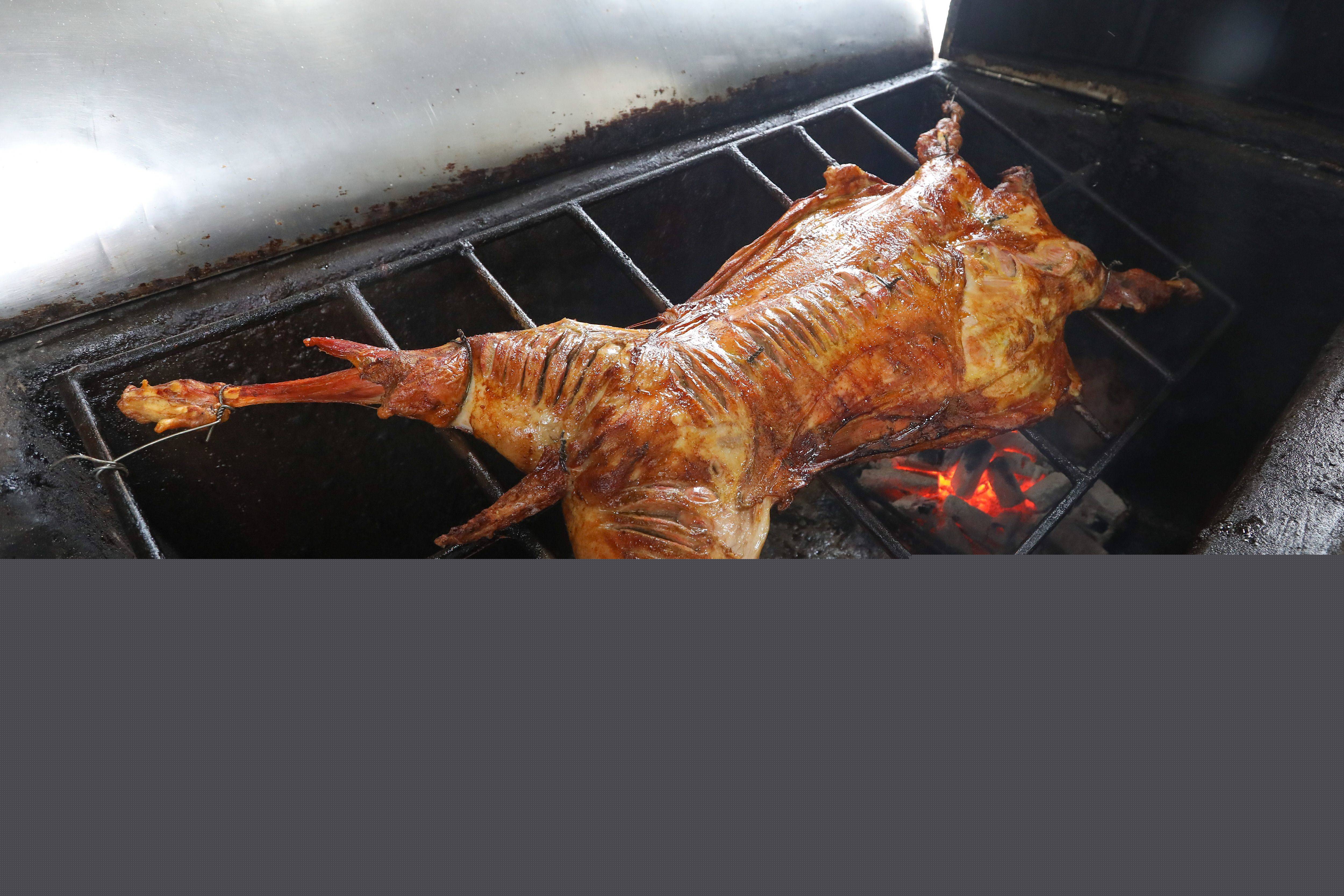 烤全羊培訓學校怎么選？2025行業內幕曝光，新手必避的3大坑！