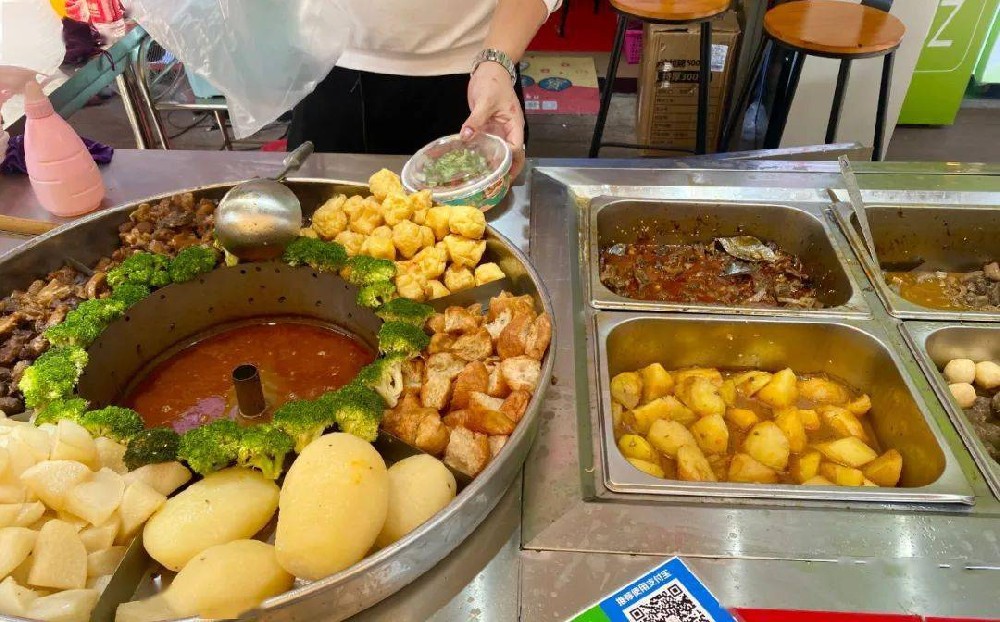 學(xué)校餐飲項(xiàng)目大揭秘：如何選擇適合校園的小吃項(xiàng)目？