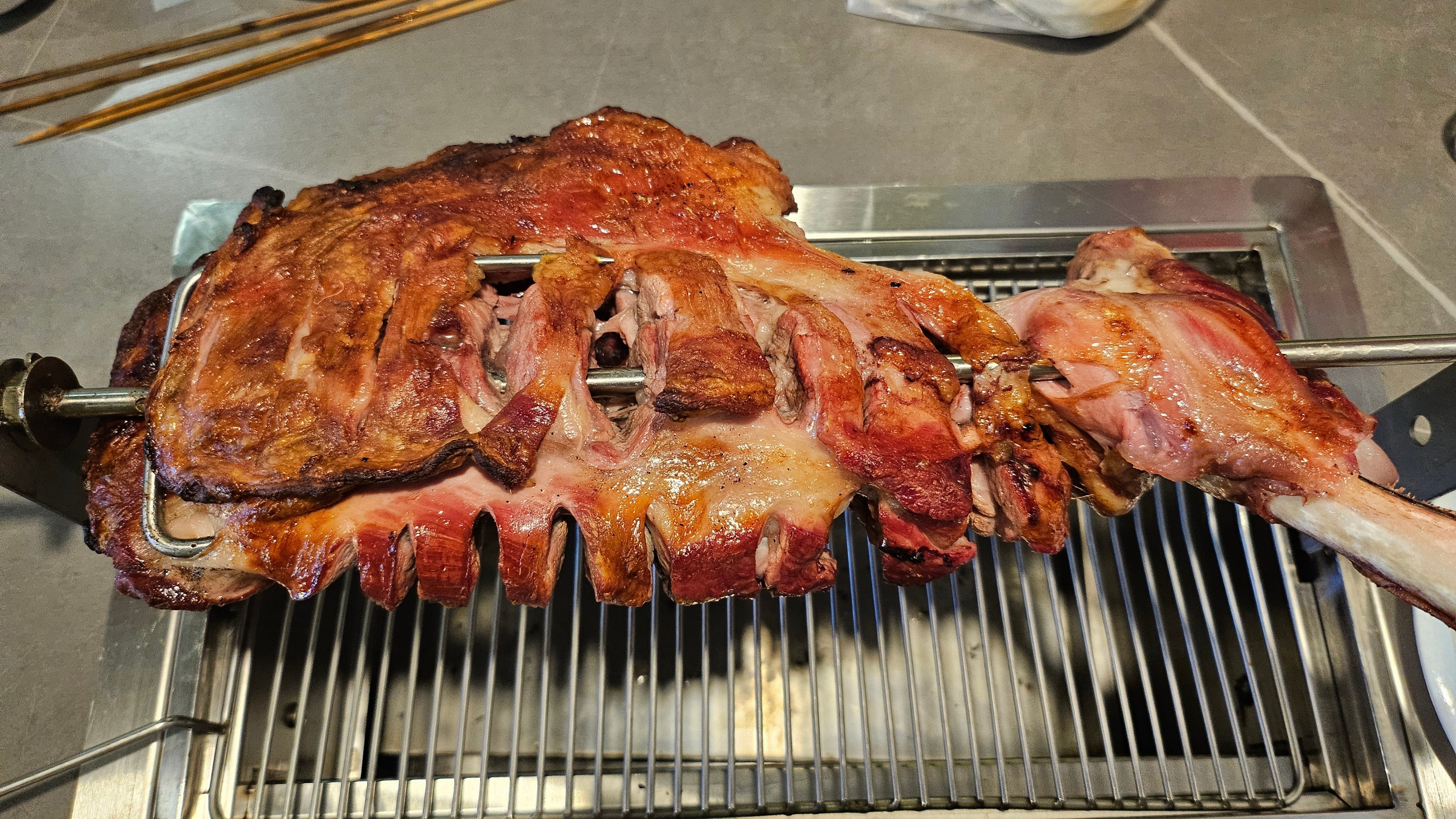 新手想學(xué)烤羊腿？實(shí)體店+教學(xué)視頻，揭秘最正宗的烤羊腿培訓(xùn)！