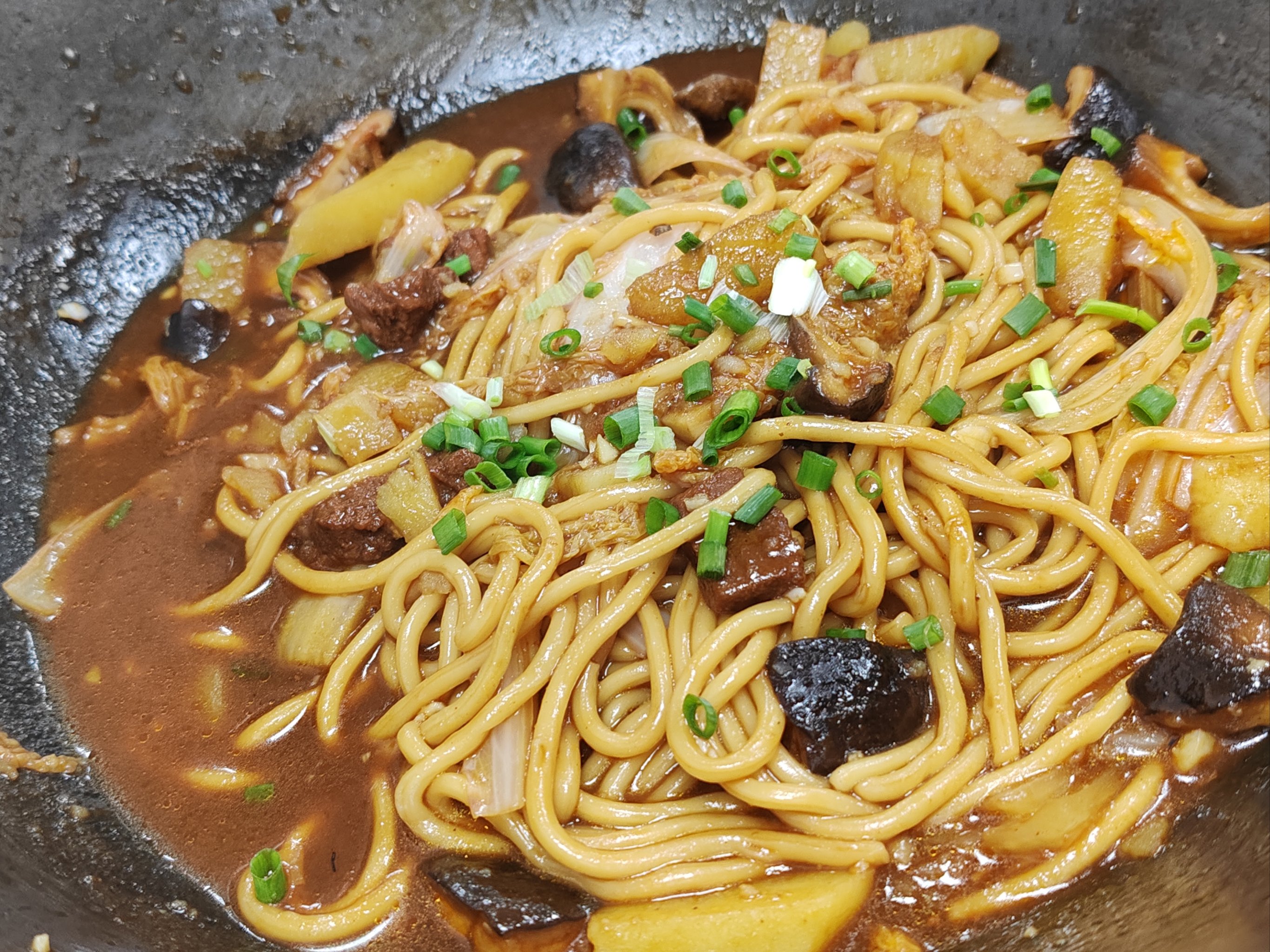 開鐵鍋燜面店要花多少錢？5大設備必備，避坑指南新手必看！