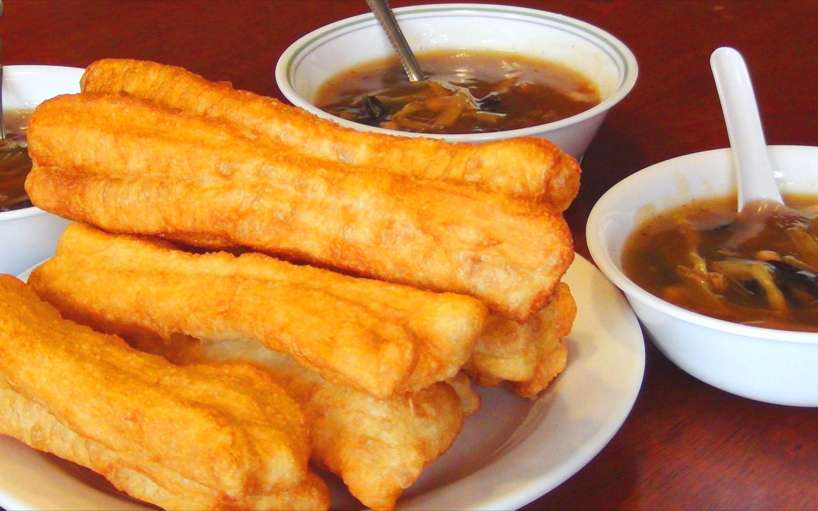 早餐油條制作技術，教你做出外脆內軟的完美油條！