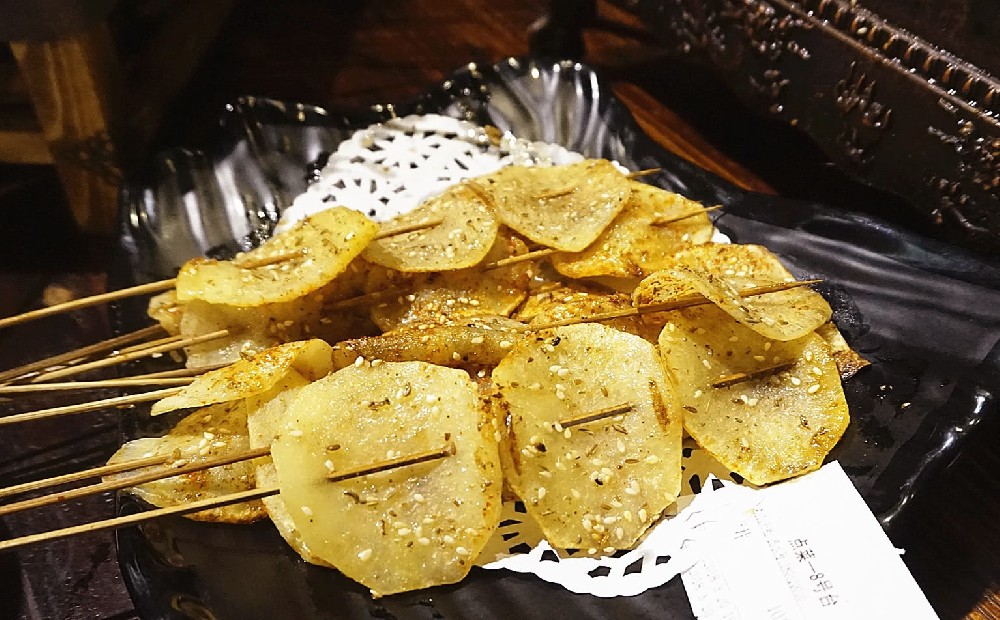 烤土豆的家常做法:簡單又美味的燒烤技巧,輕松學會!