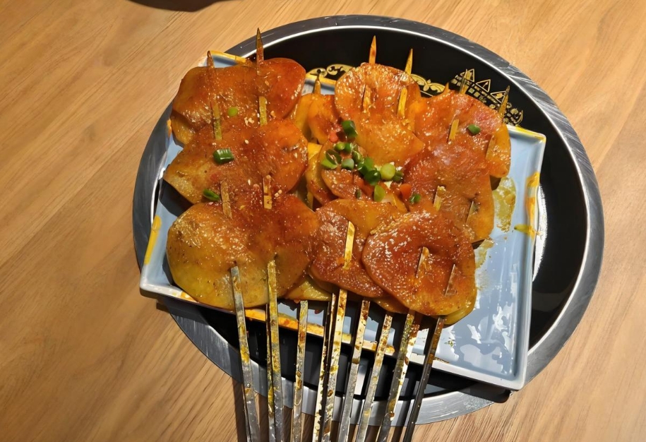 烤土豆的家常做法:簡單又美味的燒烤技巧,輕松學會!