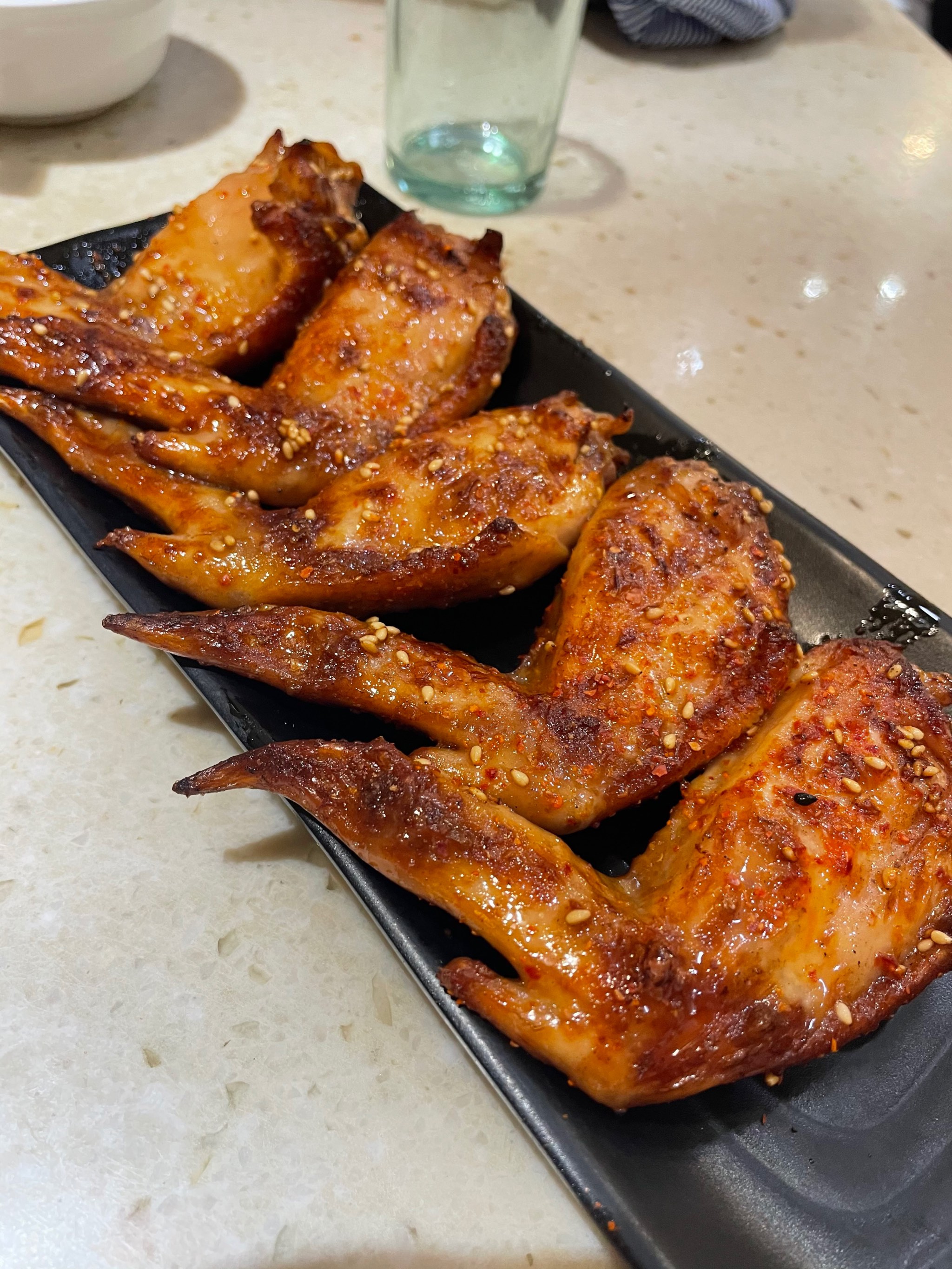 如何烤出外酥內嫩的美味烤雞翅？簡單步驟，輕松學會！