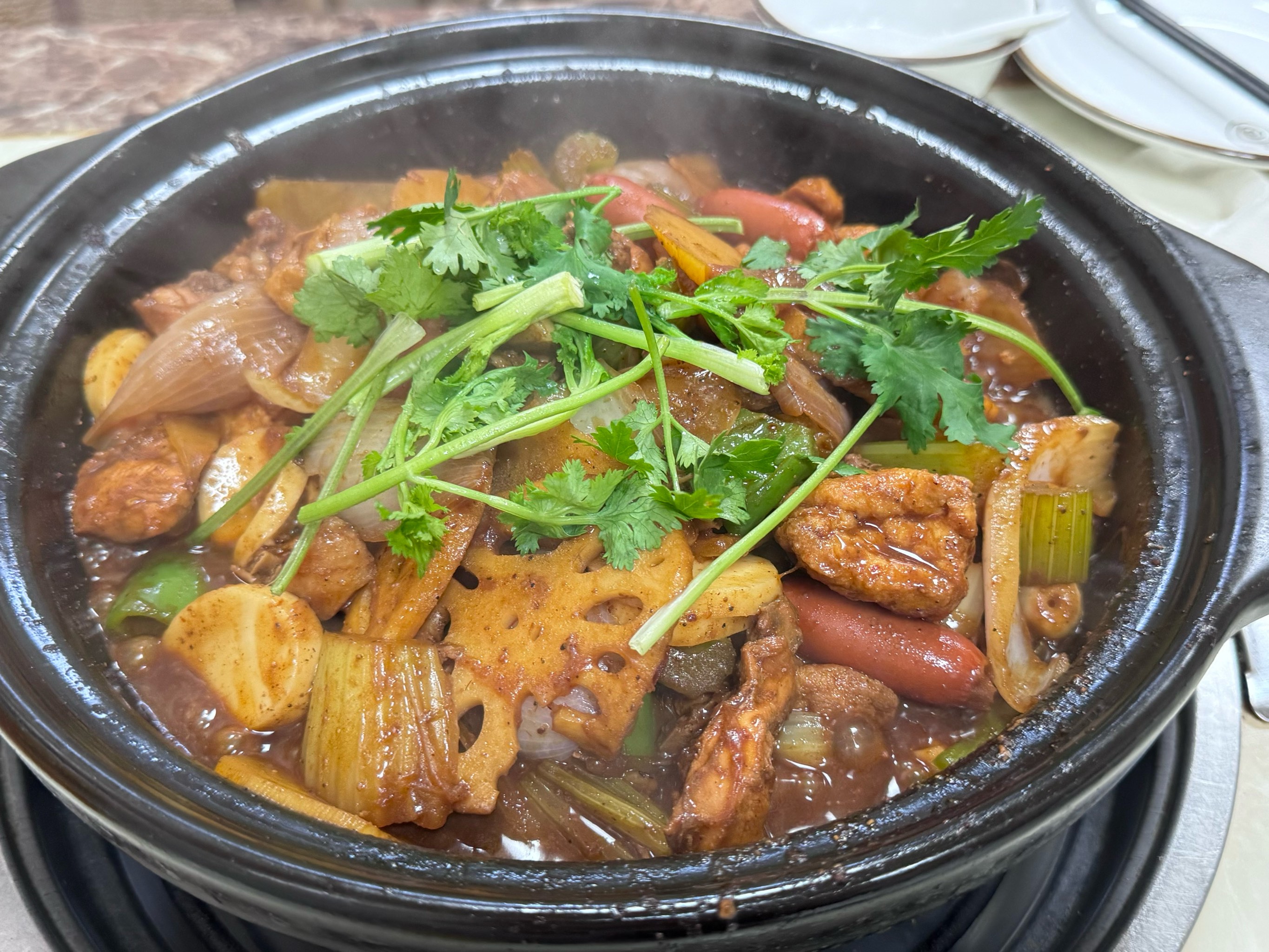 如何做出正宗的雞公煲醬料配方？揭秘這個(gè)口味背后的秘密！