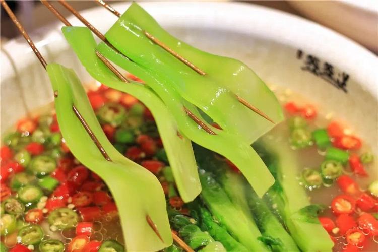 缽缽雞一元一串利潤多少？成本拆解來算賬，真相太驚人！