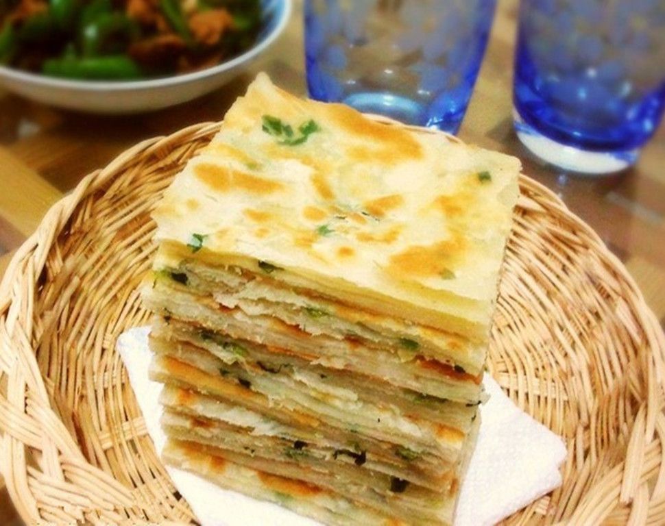 學(xué)做蔥油餅去哪里學(xué)？選對培訓(xùn)，快速掌握技巧！