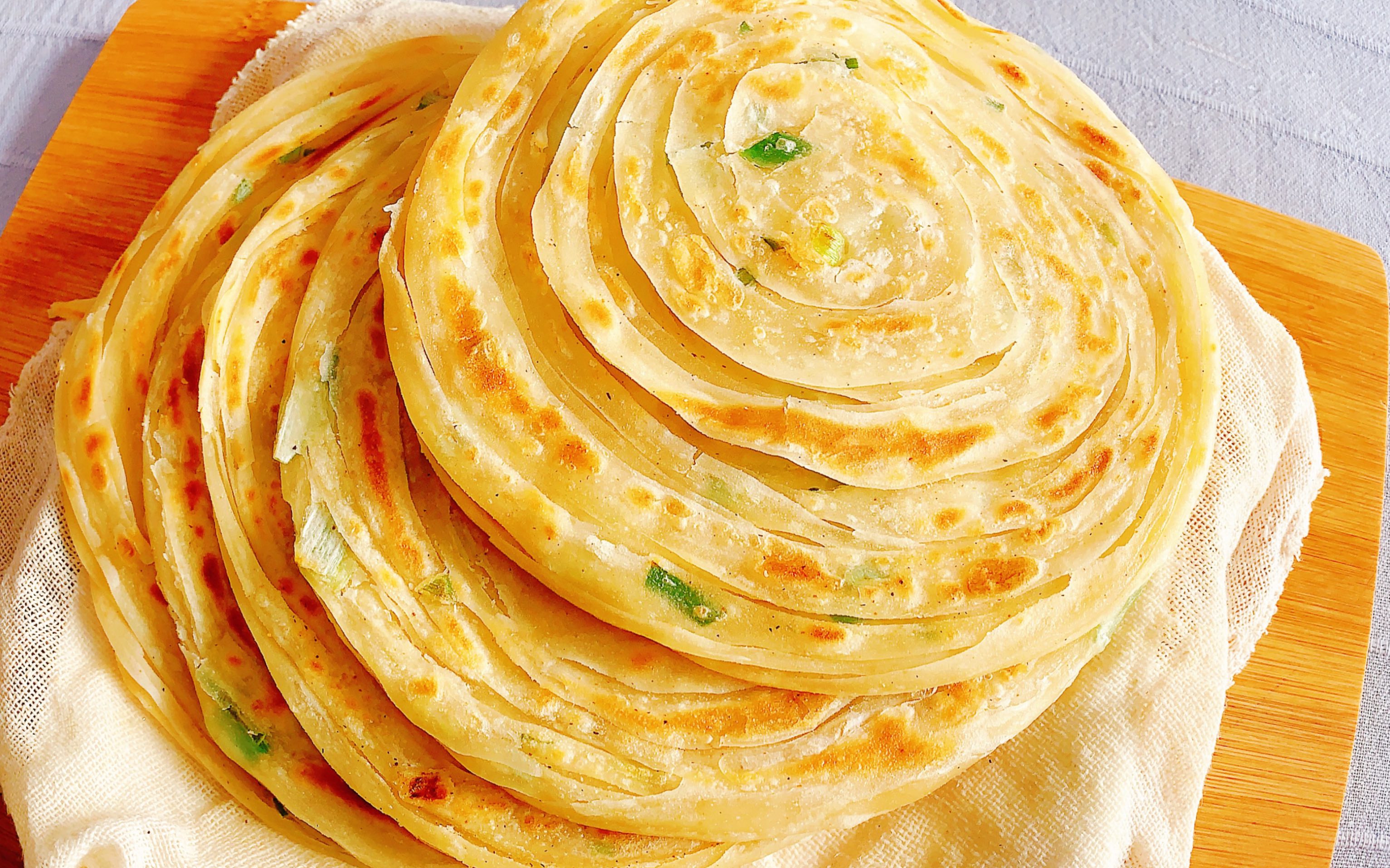 怎么做蔥油餅？關鍵技巧揭秘，軟香酥脆人人會做！