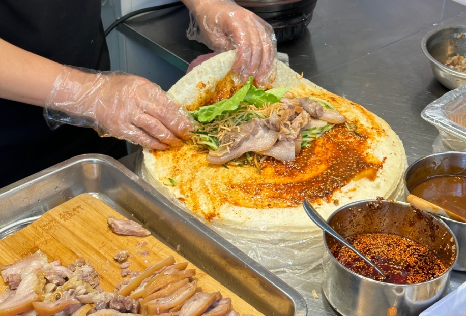 正宗鹵肉卷餅在哪里學？學得快好吃，生意火爆排隊忙！