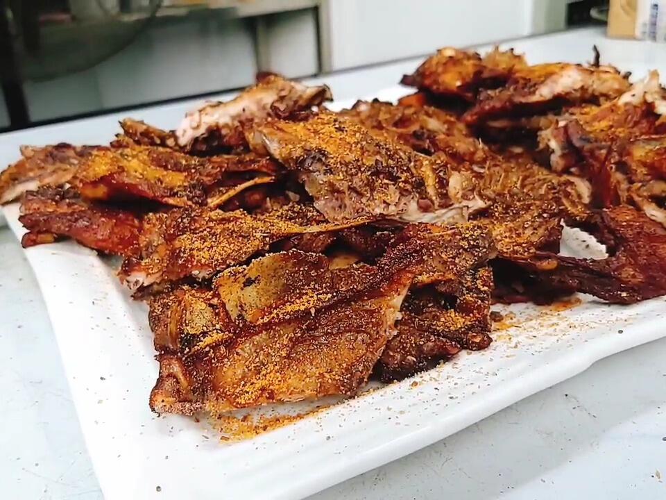 鐵板雞架擺攤行不行？人氣美食有爆點，地攤生意太香了！