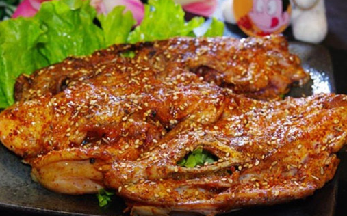 鐵板雞架怎么腌制？配方講究，香嫩入骨才好吃！