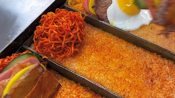 鍋巴飯生意怎么樣？出餐快利潤高，小攤也能干成大買賣！