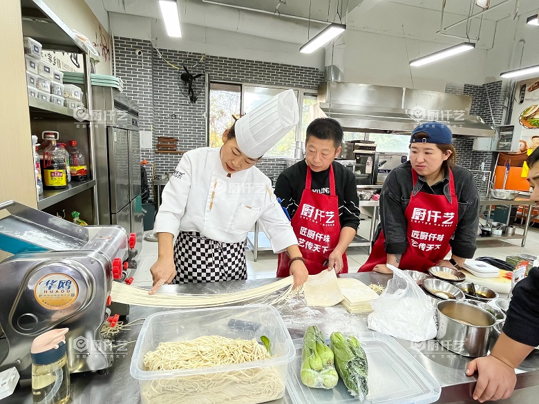 茶缸面技術(shù)配方值幾個錢？你想不到，這碗面能撬動萬級收入！