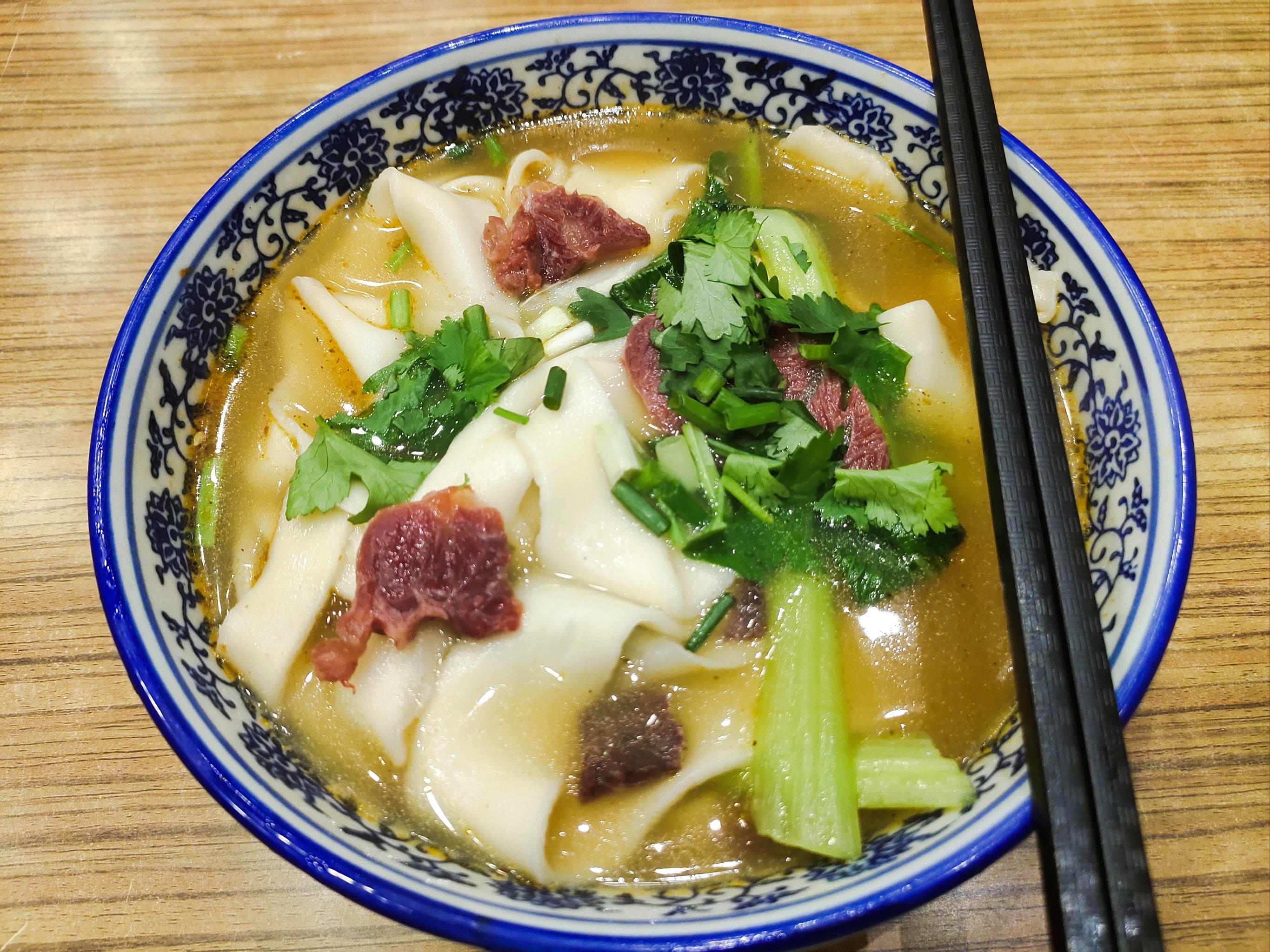 河南燴面培訓(xùn)哪里最好?學(xué)會(huì)技術(shù)月入兩萬(wàn)不是夢(mèng),手工一拉就是財(cái)富密碼!