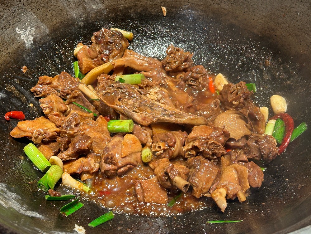 地鍋雞怎么做最正宗？掌握秘方，一鍋就能翻本，擺攤賺錢真不難！