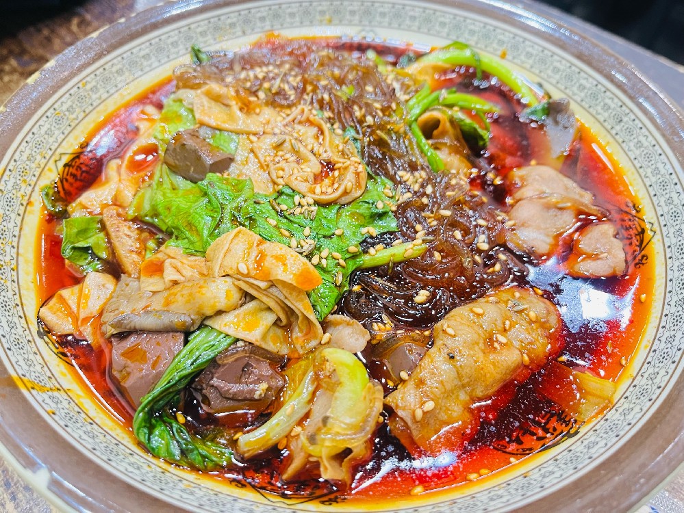 一個(gè)人擺攤賣(mài)麻辣燙：可行性高嗎？新手如何輕松月入過(guò)萬(wàn)？