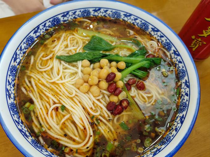 重慶小面絕密配方怎么學?小吃培訓掌握核心技術,創業開店更輕松!