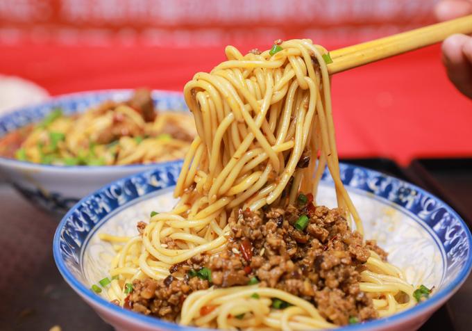 重慶小面商用做法有技巧?學(xué)技術(shù)快速開店,小本創(chuàng)業(yè)也能賺錢!