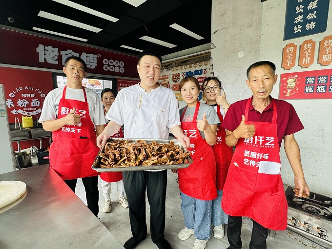 ??鹵菜制作全流程大公開！從選料到保存，手把手教你做出地道鹵味??