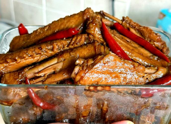 ??鴨翅一般賣多少錢一個？從夜市到品牌店，價格背后的“品質與利潤”密碼??