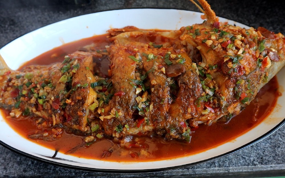 30 元買 15 條魚做紅燒，擺攤遇定價難題？