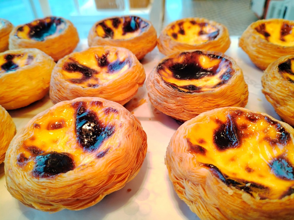 擺攤 3 小時(shí)賣千 +！蛋撻攤憑啥贏過(guò)網(wǎng)紅品？