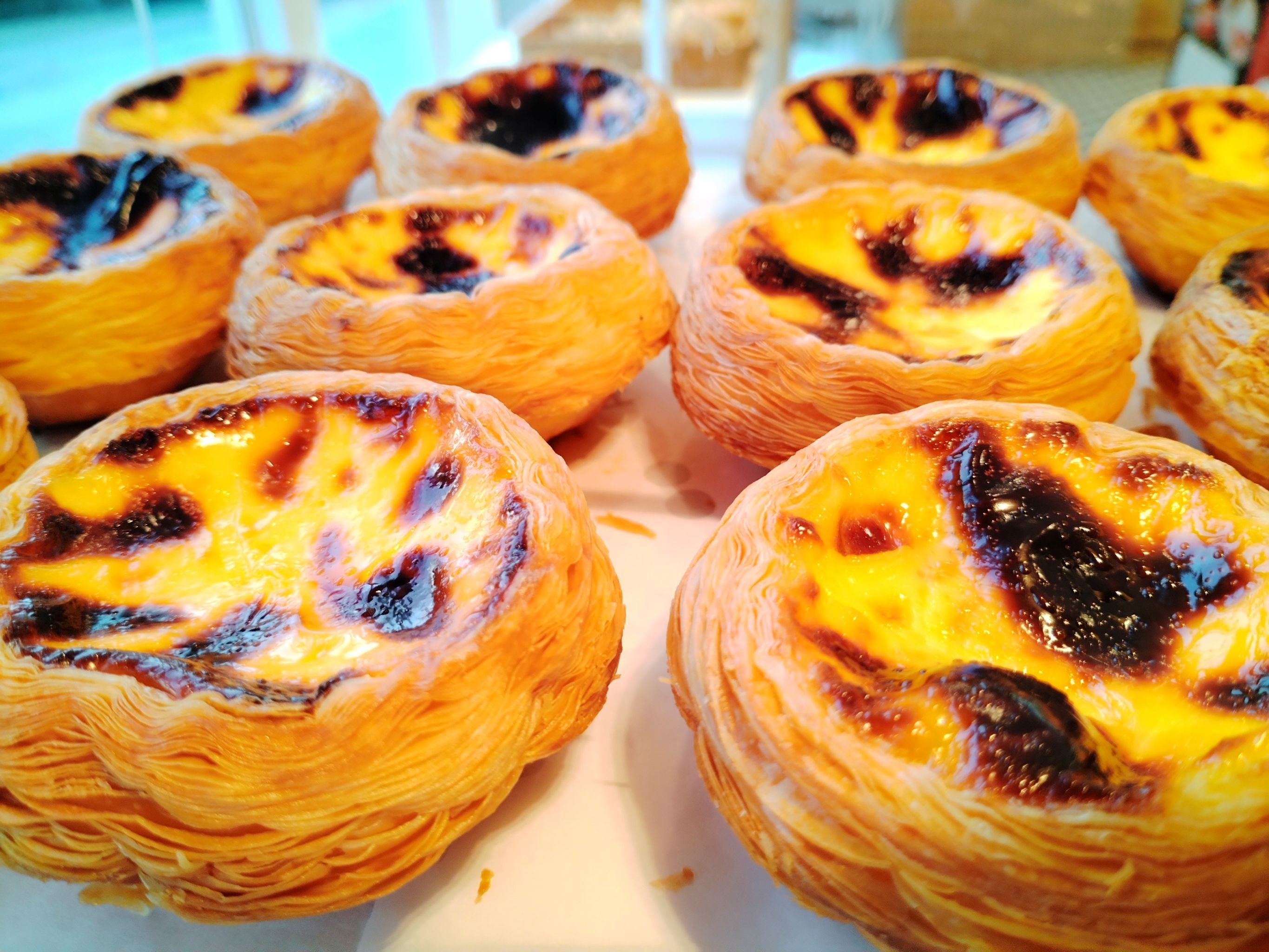 擺攤 3 小時(shí)賣千 +！蛋撻攤憑啥贏過(guò)網(wǎng)紅品？