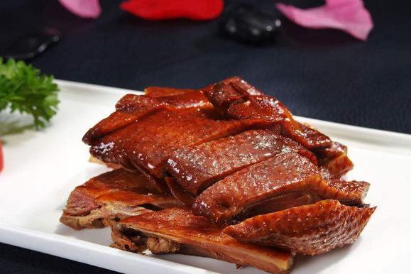 大學生棄職擺攤賣鹵串,日賺 1000+!小生意藏大機遇