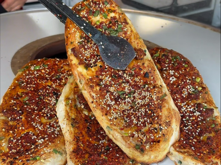 燒餅學(xué)徒一般學(xué)多久？從揉面到出爐，手把手教你算清“成長賬”