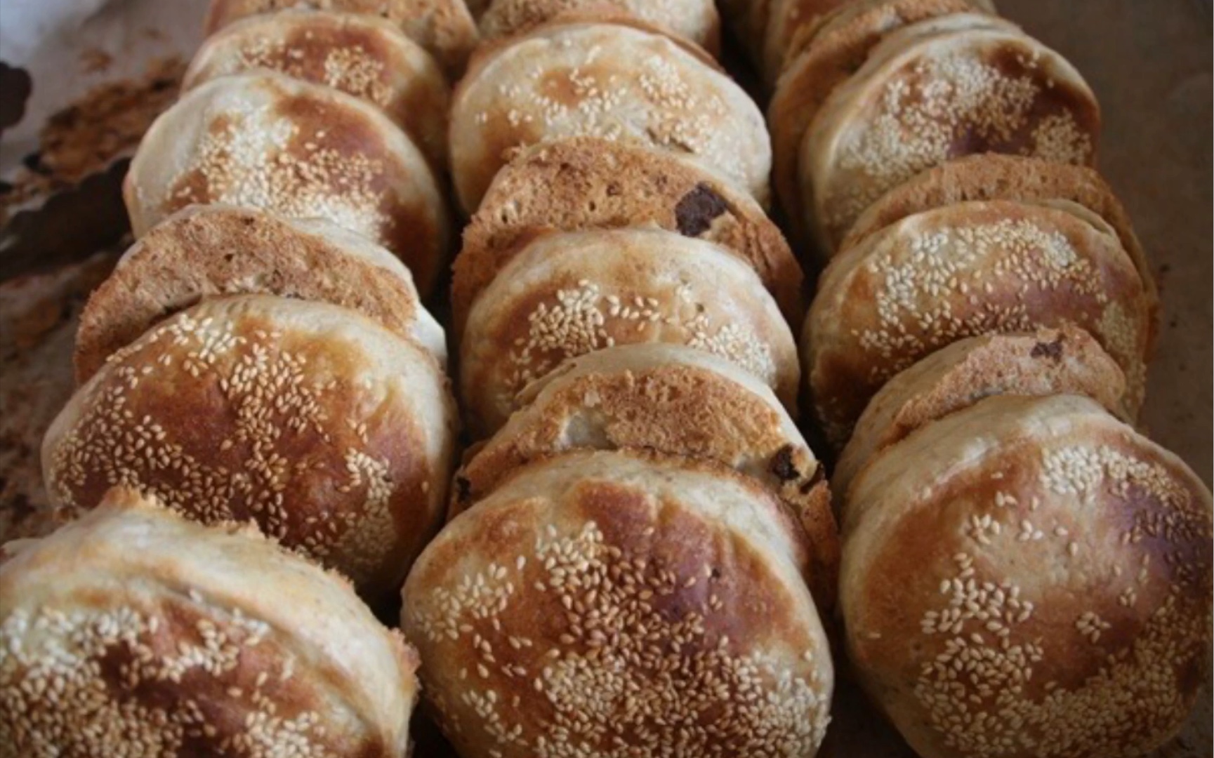 馬蹄燒餅是哪里的特產?口感酥脆層次豐富,竟然藏著地方美食故事!