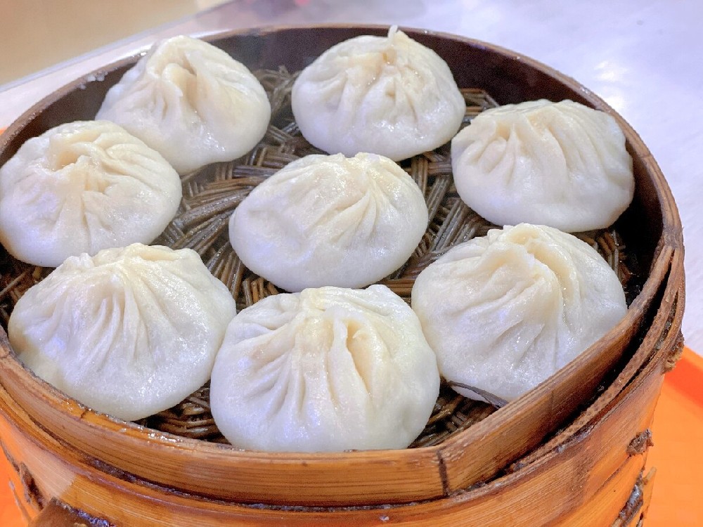 擺攤賣灌湯包好賣么?創業小吃選品有講究,學會核心技術才能穩住客源!