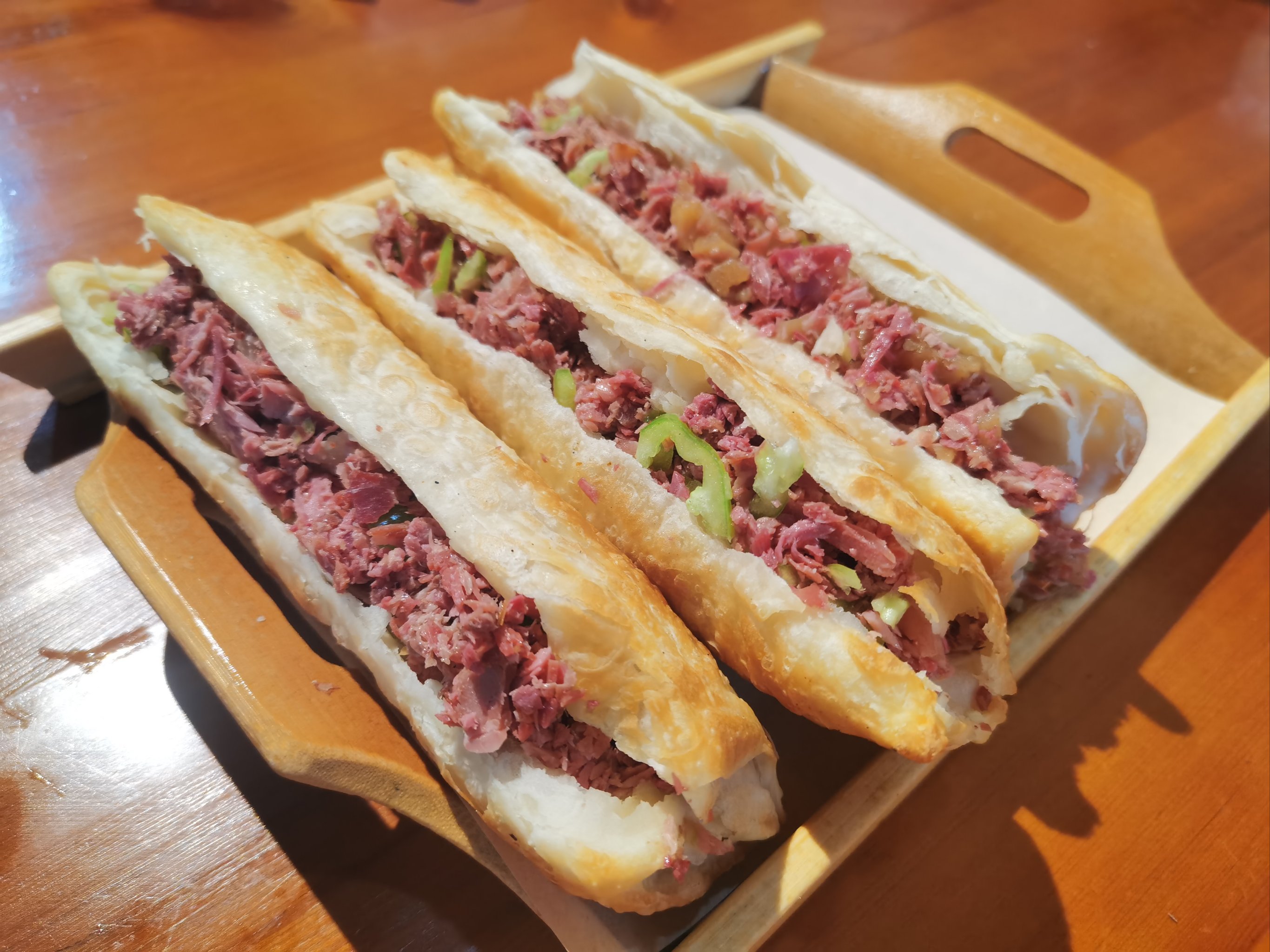 賣驢肉火燒利潤怎么樣？味道抓住人，經(jīng)營細(xì)節(jié)才是關(guān)鍵！