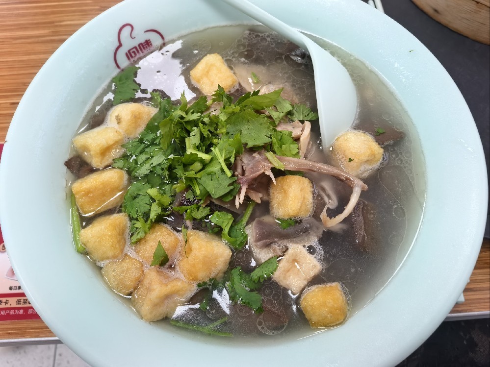 鴨血粉絲湯的地道做法原來有門道?香濃鮮滑的秘訣都藏在這一碗湯里!