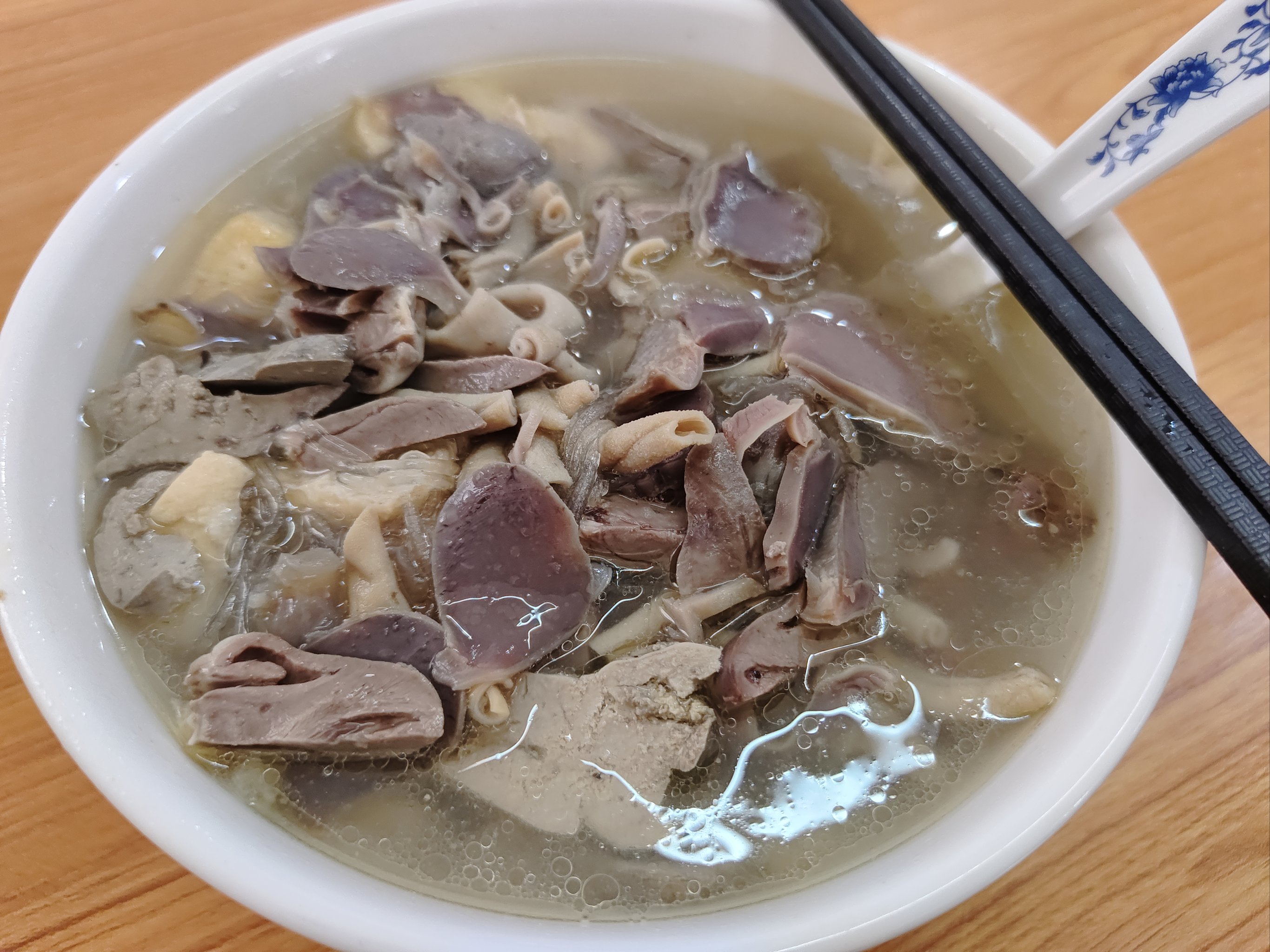 鴨血粉絲湯的地道做法原來有門道?香濃鮮滑的秘訣都藏在這一碗湯里!