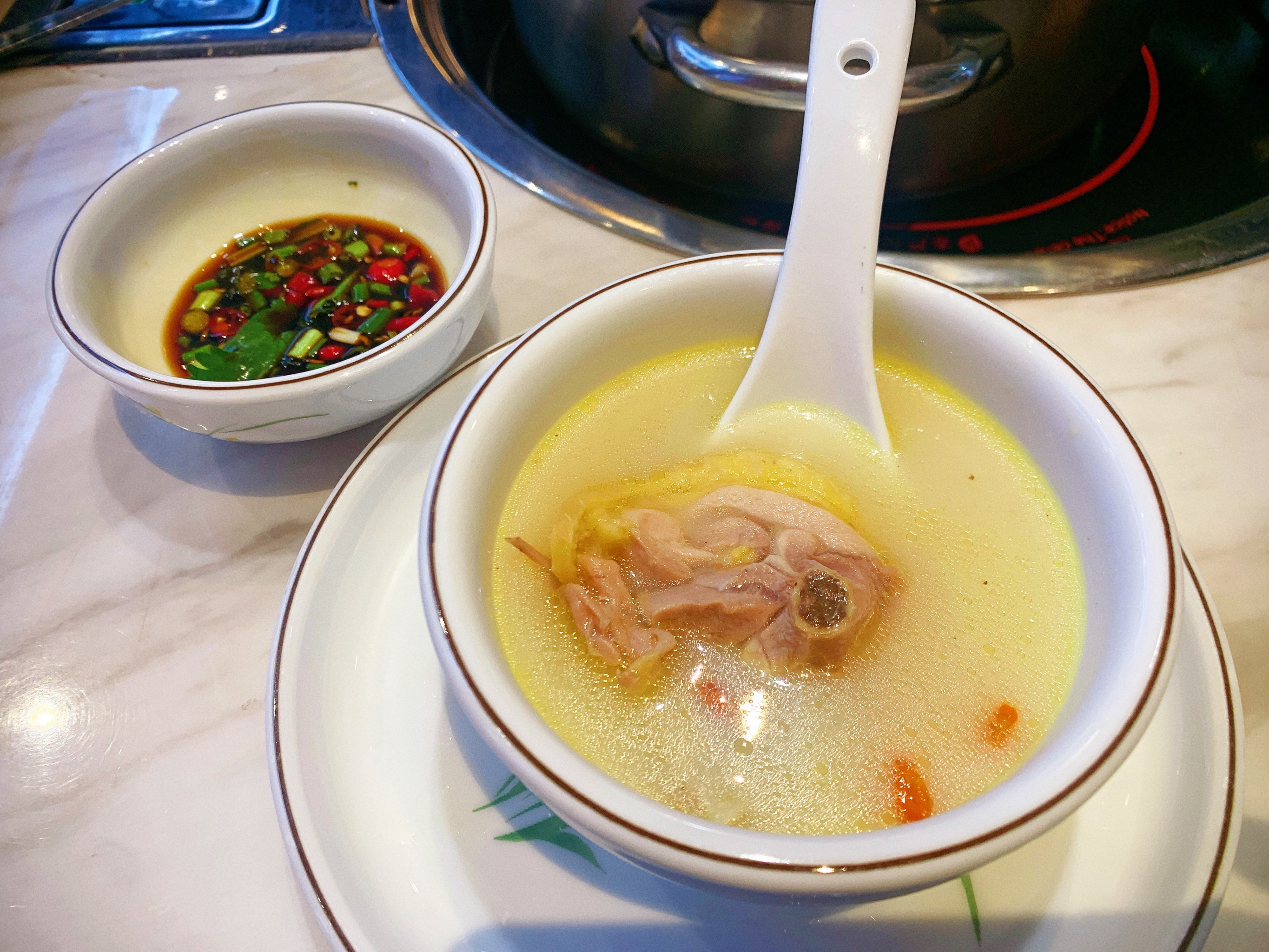 豬肚雞賺錢嗎?看似一鍋湯的生意,背后藏著新手創業者都忽略的門道!