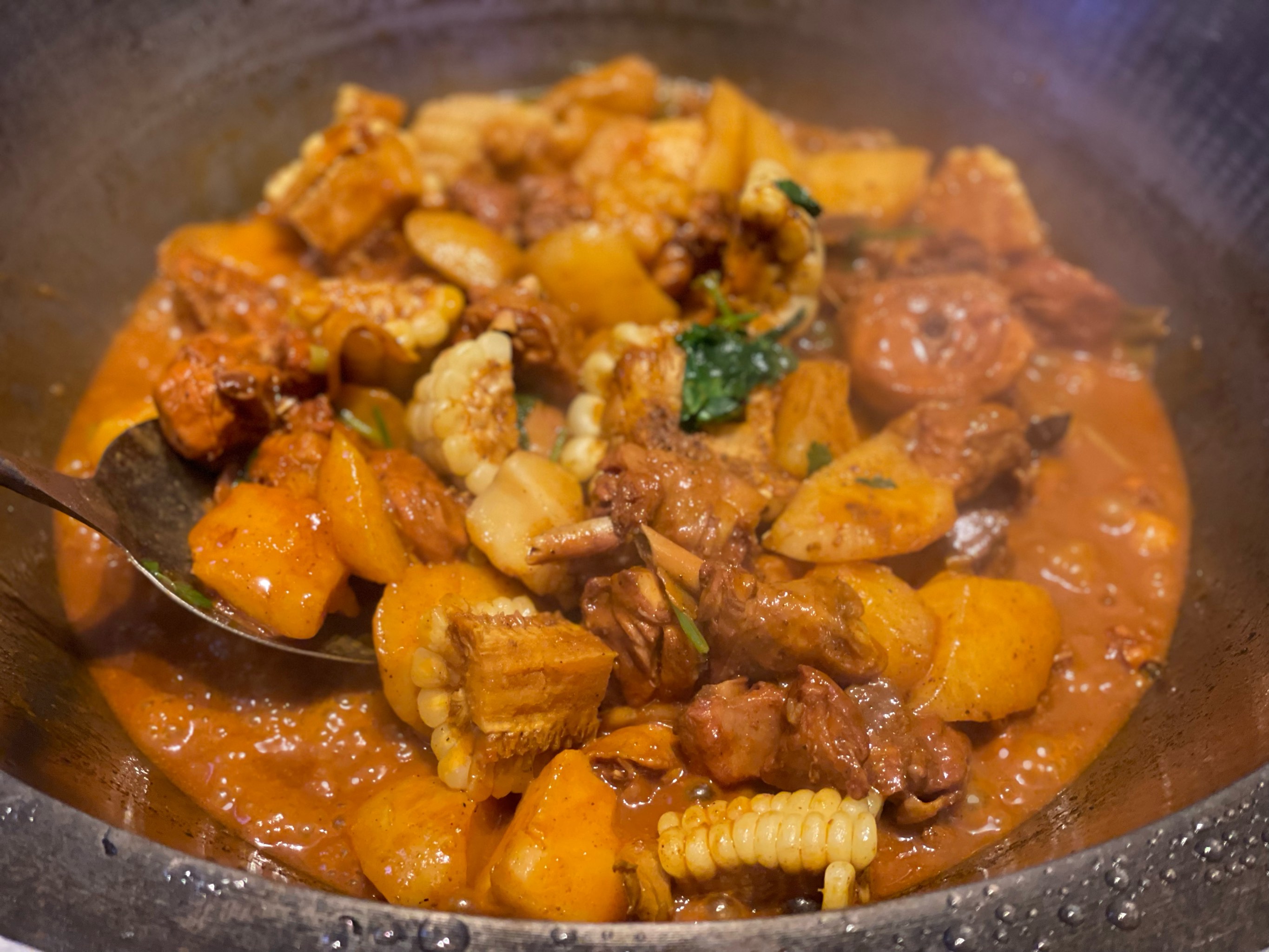 東北正宗鐵鍋燉配方揭秘？老味道才是回頭客秘訣，學好技術開店更穩！