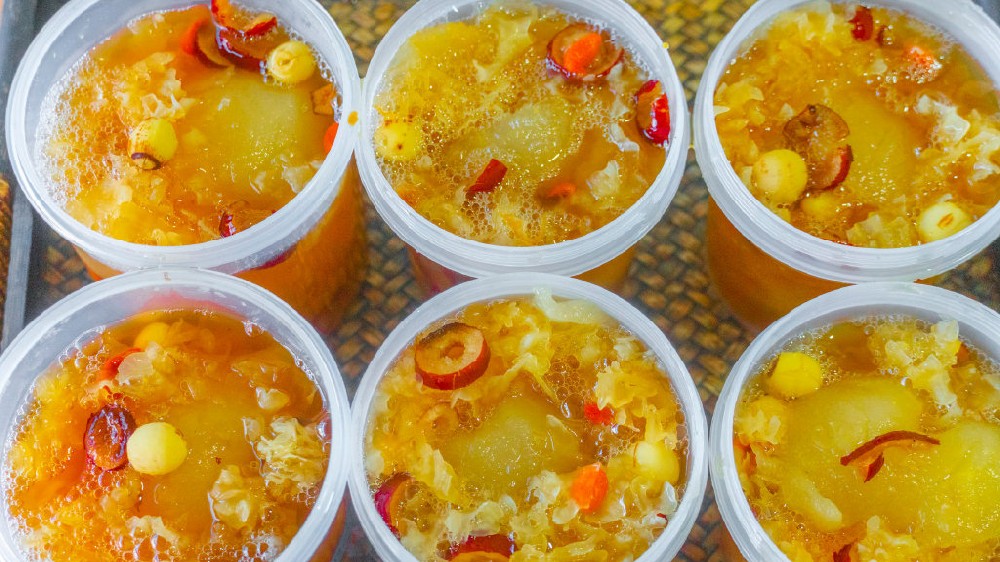 擺攤賣糖水賺錢嗎?冰糖雪梨做法簡單,操作輕松人人能學!