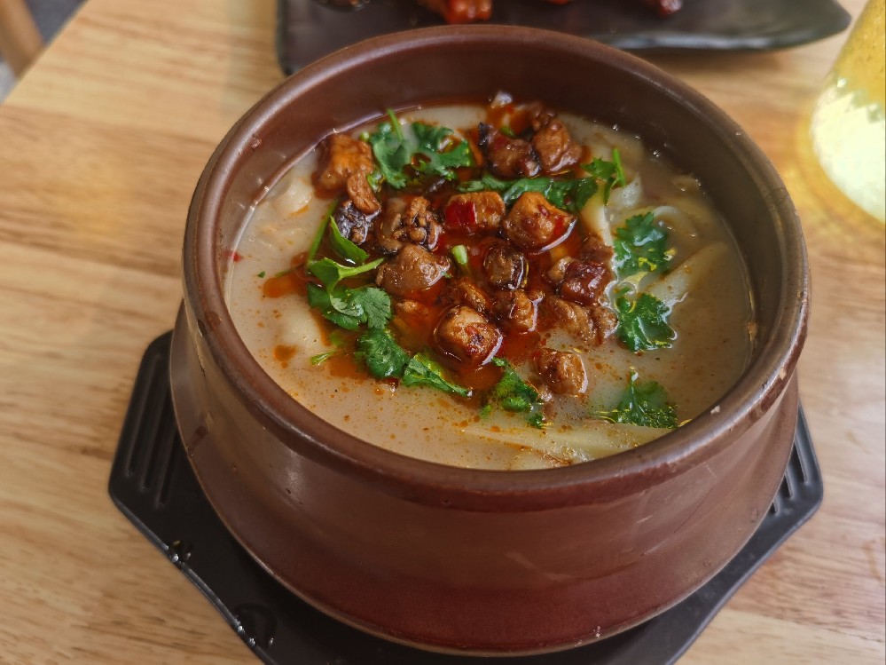 正宗罐罐米線哪里學(xué)?做法簡單味道正,擺攤開店都能輕松起步!